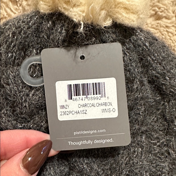 NWT Pistil cable knit beanie with pom. - Picture 4 of 4
